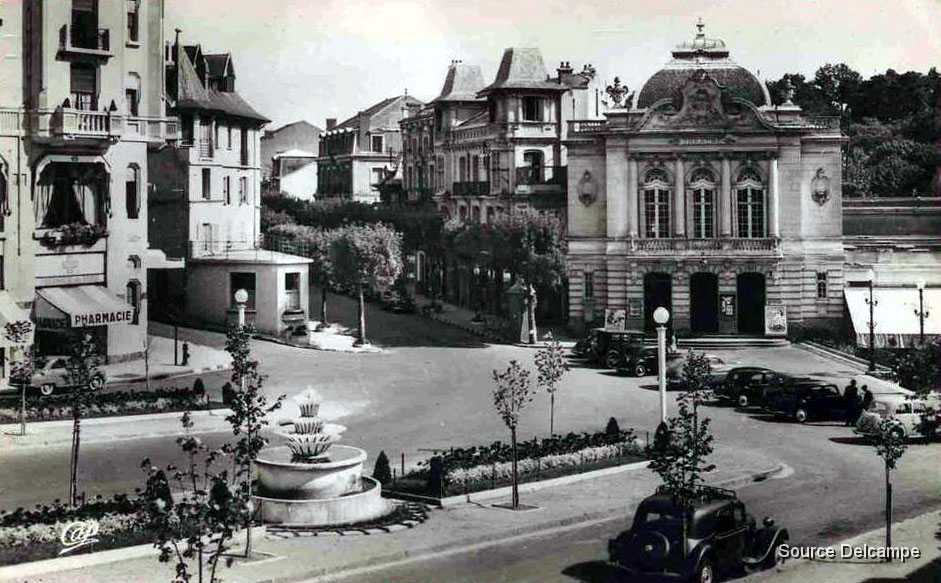 63 Chatel Guyon Place Brosson et Theatre.jpg